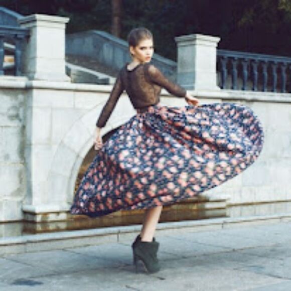 Stunning Vintage Floral Black Chiffon Feather Print Flowy Maxi Skirt Small - Picture 1 of 11